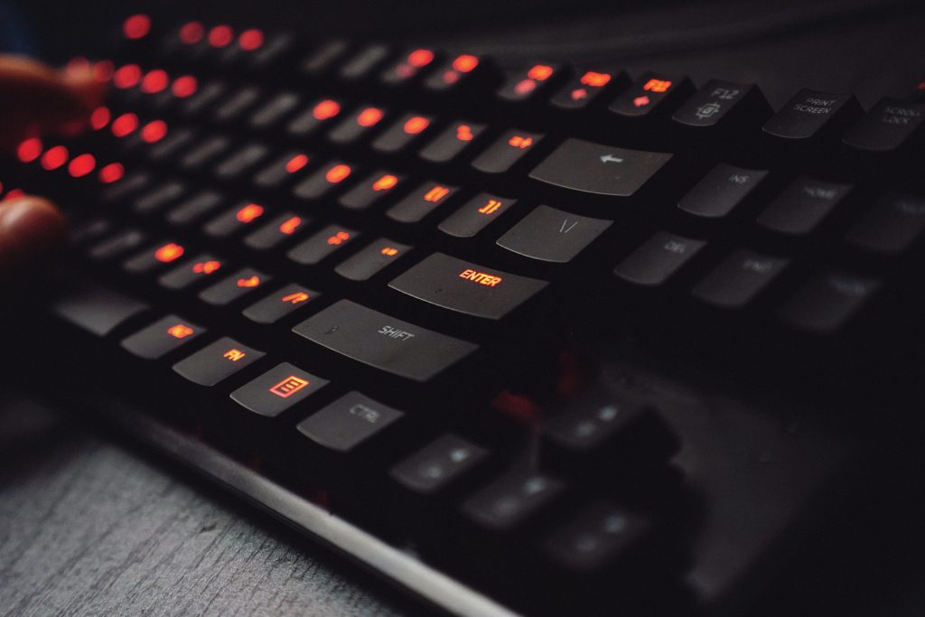 Teclado de computadora con luces